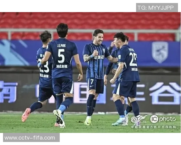 李申圆正式加盟武汉三镇开启新征程期待为球队贡献力量